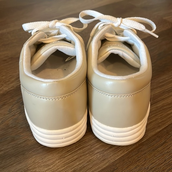 Propet SZ 7 shock absorber walking shoes. Excellent condition. - Picture 3 of 9